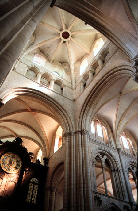 Caen, abbaye saint Etienne ou « abbaye aux Hommes ». Croisée du transept