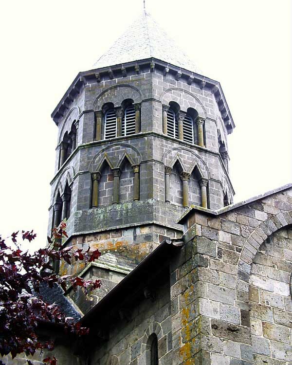 Mauriac (Cantal), Notre Dame des Miracles. Tour de croisée