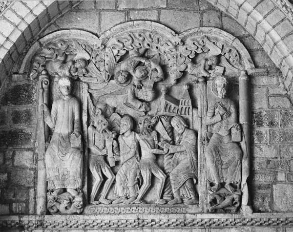 Souillac (Lot) : abbatiale sainte Marie : portail intérieur, tympan : légende de Théophile avec saint Pierre et saint Benoît.