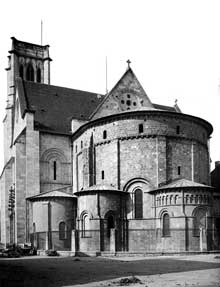 La cathédrale Saint-Caprais d’Agen. Abside et transept sud.