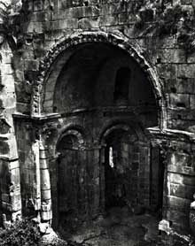Alet les Bains (Aude) : Abbaye – cathédrale, XIIè – XIVè siècles. Abside de la cathédrale-abbatiale