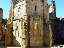 Alet les Bains (Aude) : Abbaye – cathédrale, XIIè – XIVè siècles. Ruines de la cathédrale