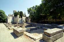 Arles, saint Honorat des Alyscamps : vue générale
