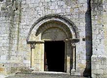 Aubiac, sainte Marie (XIIè) : façade et portail