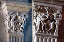 Autun, cathédrale saint Lazare : chapiteau de la nef : La seconde tentation du Christ (4è pilier de gauche) et Samson renversant le temple (5è pilier de droite)
