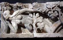 Autun, cathédrale saint Lazare : linteau du portail nord (fragment) : Eve. Autun, musée Rolin