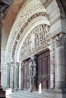 Autun, cathédrale saint Lazare : le tympan de la façade occidentale : vue générale