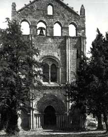 Blasimont (Gironde) : la façade harmonieuse de l’église saint Nicolas, du XIIè