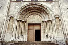 Saint Martin de Boscherville : l’abbatiale Saint Georges. Le portail
