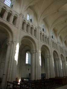 Saint Martin de Boscherville : l’abbatiale Saint Georges. L’élévation de la nef centrale