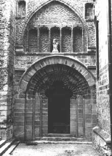 Cahors, la cathédrale saint Etienne. Portail nord. Détail des piedroits