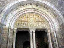 Carennac en Lot : église saint Pierre. Le portail