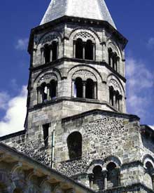Clermont Ferrand : Notre Dame du Port : la tour de croisée