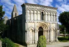 Echillais (Charente Maritime) : église Sainte Marie. La façade