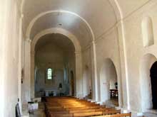 Echillais (Charente Maritime) : église Sainte Marie. La nef et le chœur