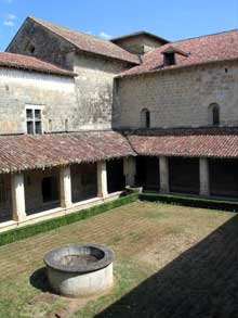 Flaran (Gers) : abbaye cistercienne. Le cloître