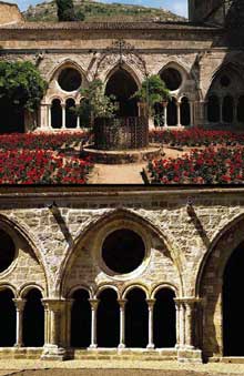 L’abbaye de Fontfroide : le cloître de l’abbaye, galerie nord