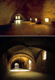 L’abbaye de Fontfroide : en bas, le réfectoire des convers ; en haut : le dortoir des convers