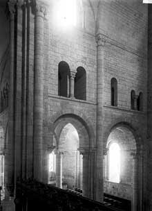 Fontgombault (Indre) : le triforium du transept