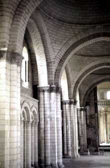 L’abbaye de Fontevrault : vue sur le cloître et l’abbatiale