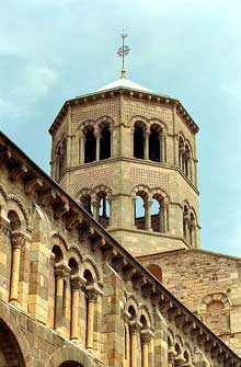 Issoire (Puy du Dôme), saint Austremoine : tour de croisée