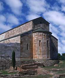 Lucciana (Corse) : cathédrale de La Canonica. Vue générale. Le chevet