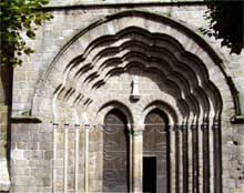 Le Dorat (Haute Vienne) : collégiale saint Pierre. Le portail occidental