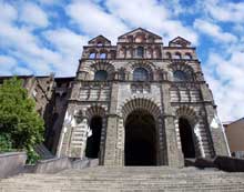 Le Puy en Velay. La cathédrale Notre Dame. La façade occidentale