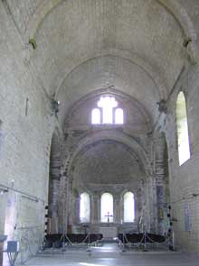 Marnans (Isère) : église saint Pierre. La nef centrale