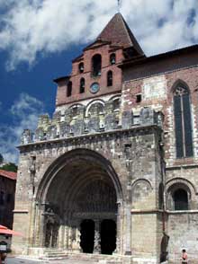 Moissac (Tarn et Garonne) : l’abbaye saint Pierre : porche et portail sud