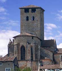 Monsempron Libos (Lot et Garonne) : église prieurale saint Géraud. Chevet et tour