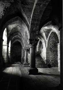 Mont Saint Michel (Calvados) : l’église abbatiale. La crypte de l’Aquilon