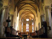 Mozac (Puy du Dôme) : l’abbaye saint Pierre. La nef de l’abbatiale
