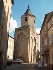 Nant en Aveyron : l’église abbatiale saint Pierre. Le clocher-porche