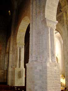 Nant en Aveyron : l’église abbatiale saint Pierre. L’intérieur