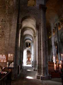Orcival (Puy du Dôme) : l’église prieurale Notre Dame : collatéral nord
