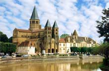 Paray Le Monial (Saône et Loire) : la Basilique. Vue générale
