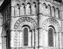 Rioux (Charente Maritime) : église Notre Dame. L’abside, détail