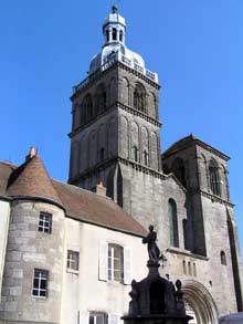 Saulieu (Cote d’Or), saint Andoche : la façade