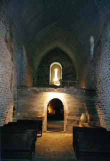 Boule d’Amont (Pyrénées Orientales) : le prieuré Sainte Marie de Serrabone : la nef, vers l’ouest