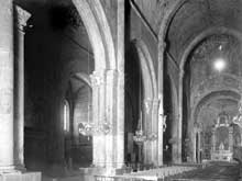 Sisteron (Basses Alpes) : cathédrale Notre Dame : nef, chœur et bas côté nord