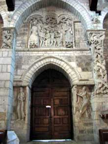 Souillac (Lot) : abbatiale sainte Marie : portail intérieur, vue générale