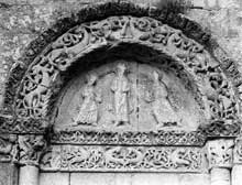 Saint Amant de Boixe (Charente) : l’abbatiale. Croisillon nord, face ouest. Tympan de gauche