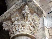 Saint Benoît sur Loire (Loiret) : abbaye saint Fleury. Chapiteaux du porche : les cavaliers de l’Apocalypse et l’agneau