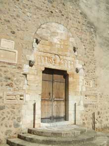 Saint Genis des Fontaines (Pyrénées orientale) : la façade de l’église