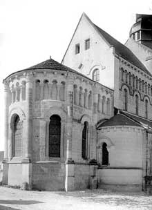 Saint Genou (Indre) : l’église abbatiale. L’abside