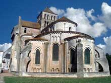 Saint Jouin de Marnes (Deux Sèvres) : l’église abbatiale. Le chevet