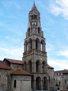 Saint Léonard de Noblat (Haute Vienne) : la collégiale. La tour-clocher