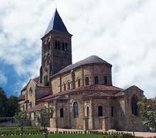 Saint Menoux (Allier) : l’abbatiale. Le chevet