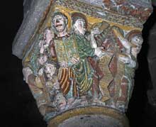 Saint Nectaire (Puy du Dôme) : chapiteau du Jugement dernier : anges sonnant de la trompette